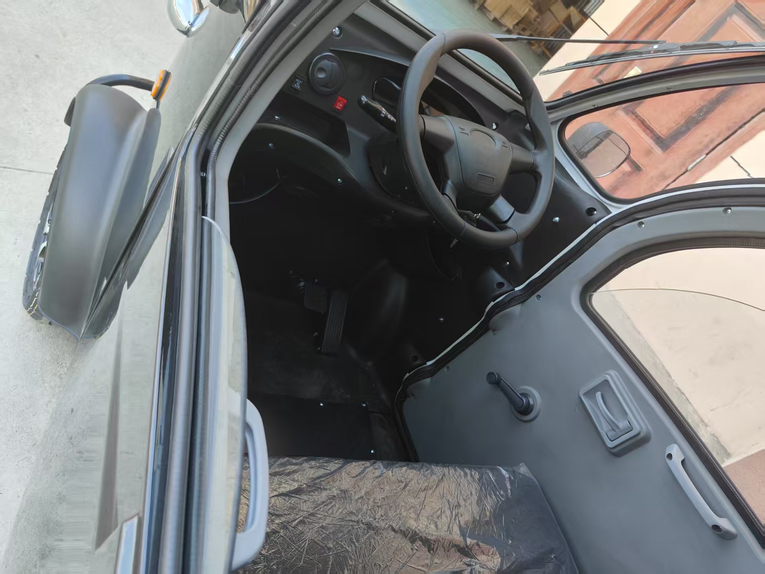 Manufacturer-Supplied Mini Electric Cargo Van New Energy Vehicle Alternative Traditional City Cargo Trucks with EEC L6e Certification