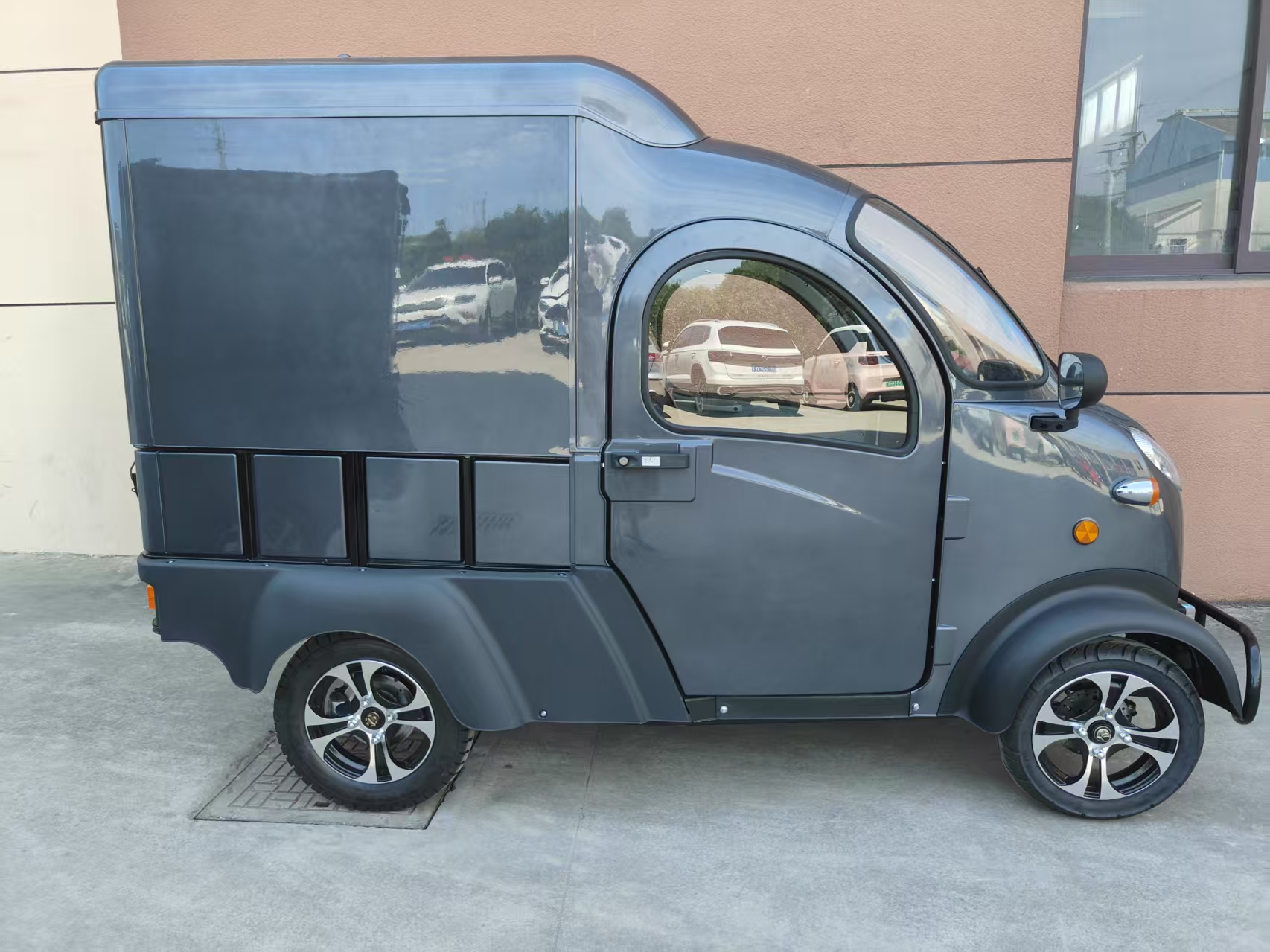 Manufacturer-Supplied Mini Electric Cargo Van New Energy Vehicle Alternative Traditional City Cargo Trucks with EEC L6e Certification