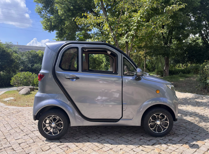 China Cheap Low Speed 45km/h Mini Electric Car Cabin Scooter with EEC L6e No Need Driving Licenser