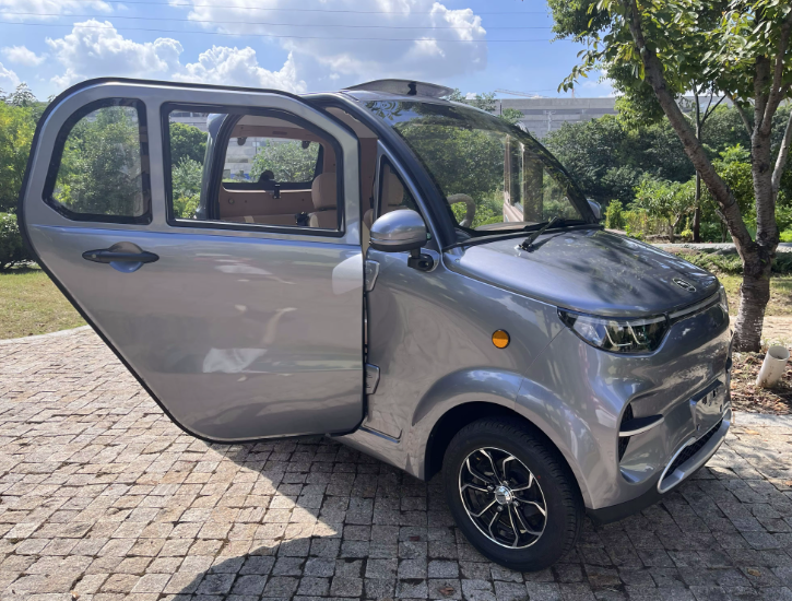 China Cheap Low Speed 45km/h Mini Electric Car Cabin Scooter with EEC L6e No Need Driving Licenser