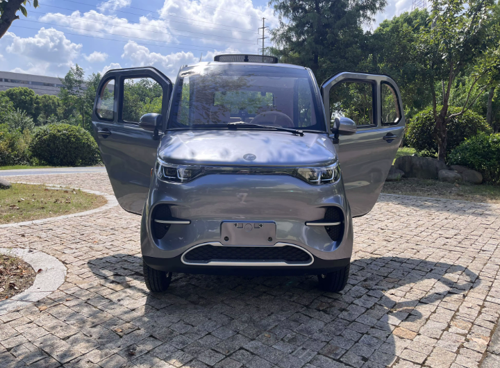 China Cheap Low Speed 45km/h Mini Electric Car Cabin Scooter with EEC L6e No Need Driving Licenser